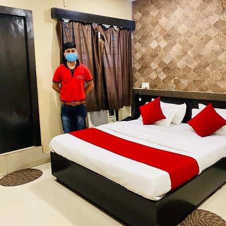 Hotel The Avenue Gamharia Esterno foto
