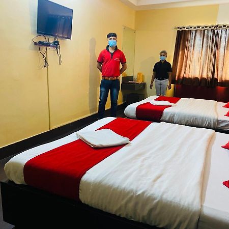 Hotel The Avenue Gamharia Esterno foto