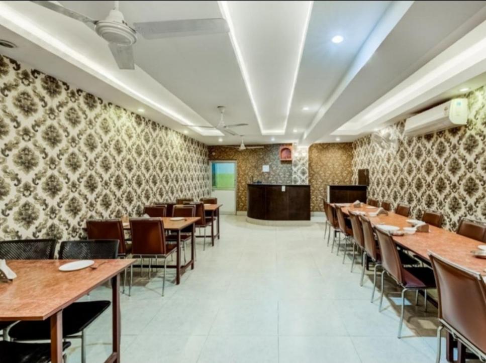 Hotel The Avenue Gamharia Esterno foto
