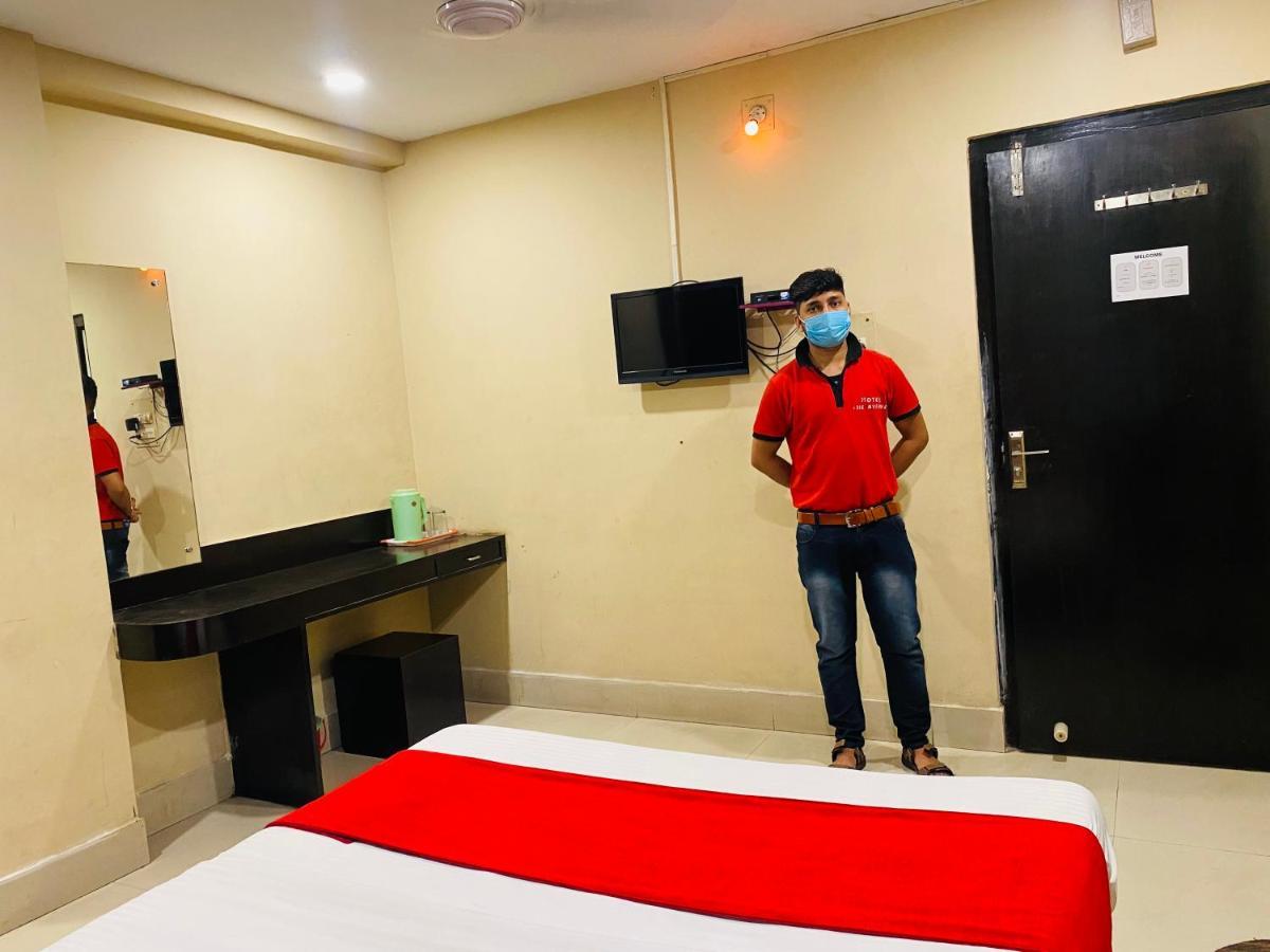Hotel The Avenue Gamharia Esterno foto