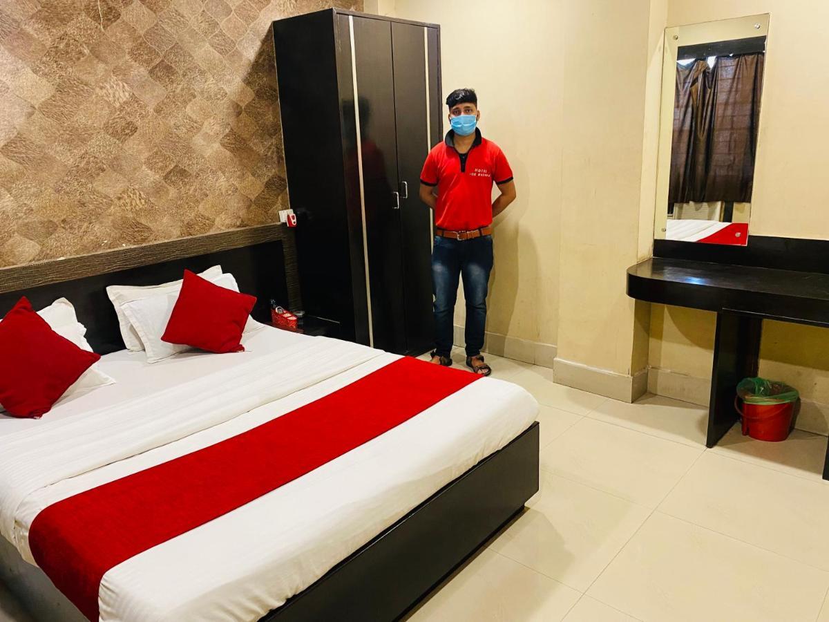 Hotel The Avenue Gamharia Esterno foto