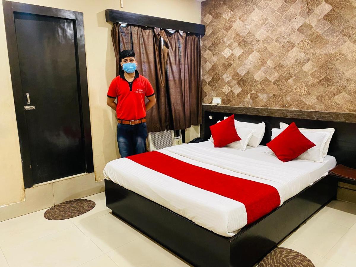 Hotel The Avenue Gamharia Esterno foto
