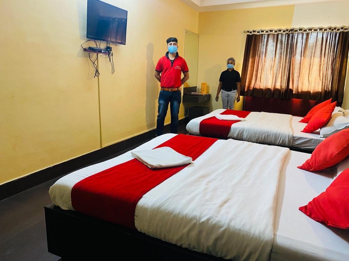 Hotel The Avenue Gamharia Esterno foto
