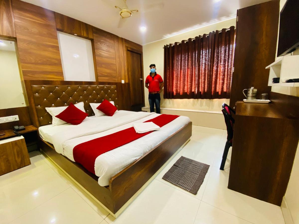 Hotel The Avenue Gamharia Esterno foto