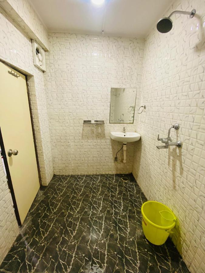 Hotel The Avenue Gamharia Esterno foto
