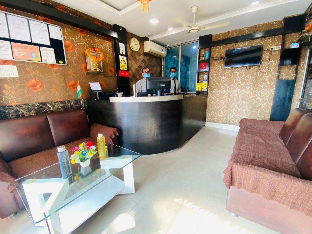 Hotel The Avenue Gamharia Esterno foto