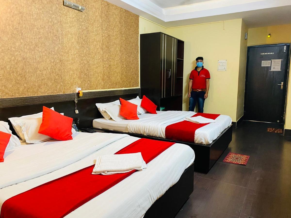 Hotel The Avenue Gamharia Esterno foto
