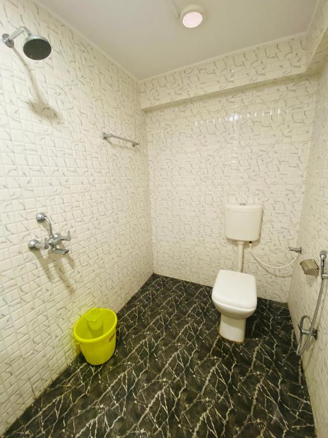 Hotel The Avenue Gamharia Esterno foto