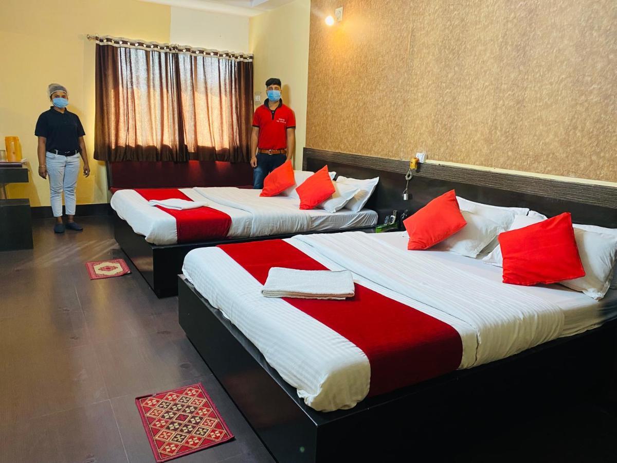 Hotel The Avenue Gamharia Esterno foto