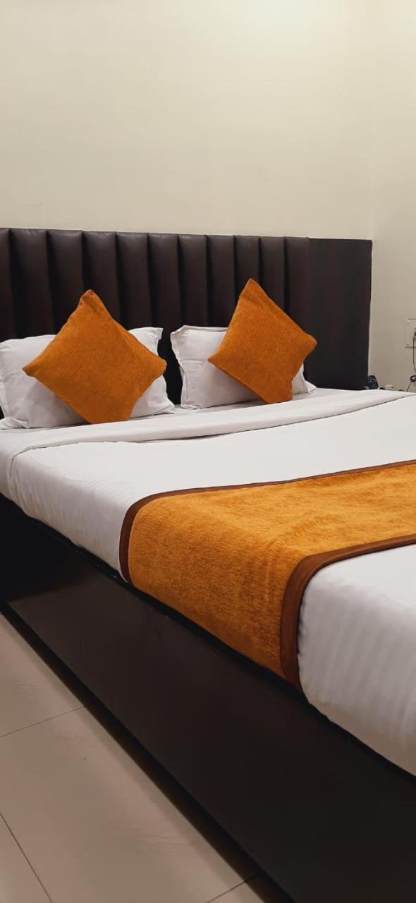 Hotel The Avenue Gamharia Esterno foto