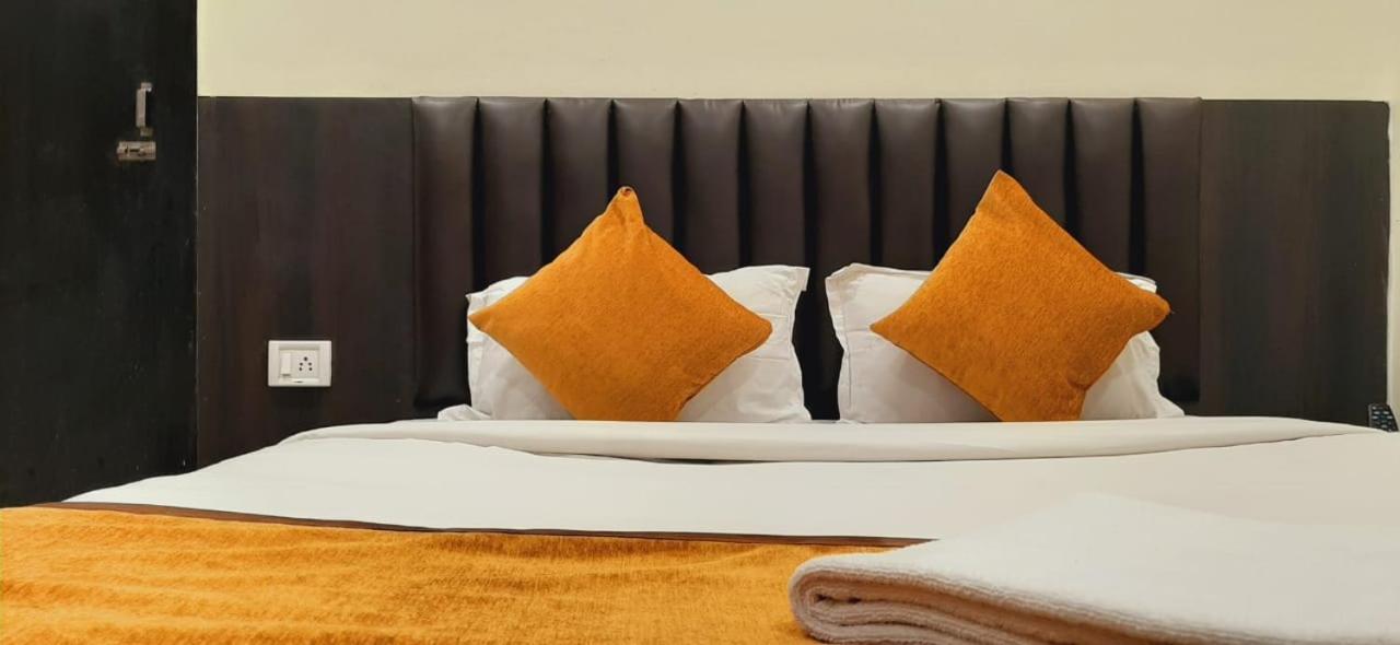 Hotel The Avenue Gamharia Esterno foto