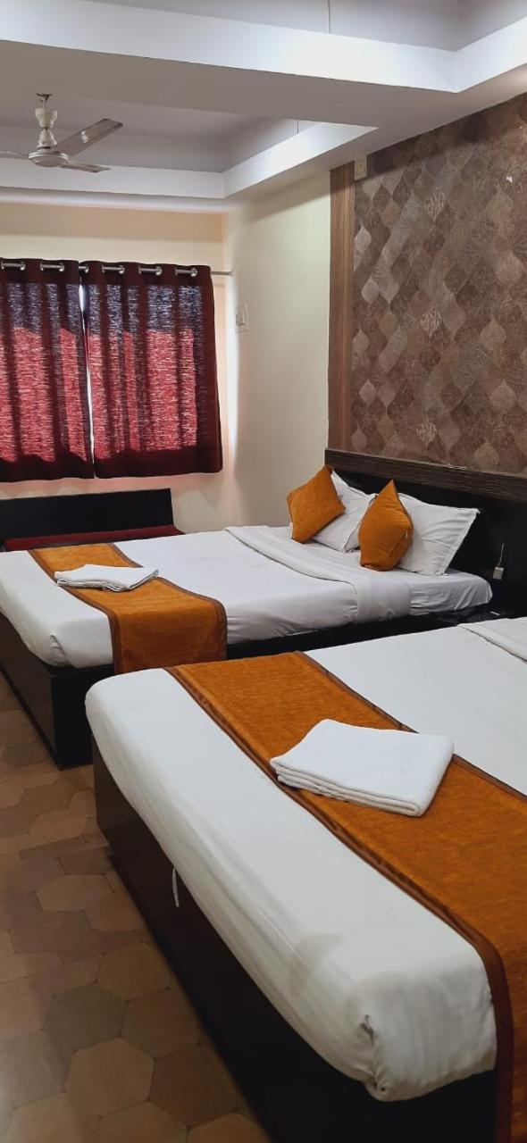 Hotel The Avenue Gamharia Esterno foto