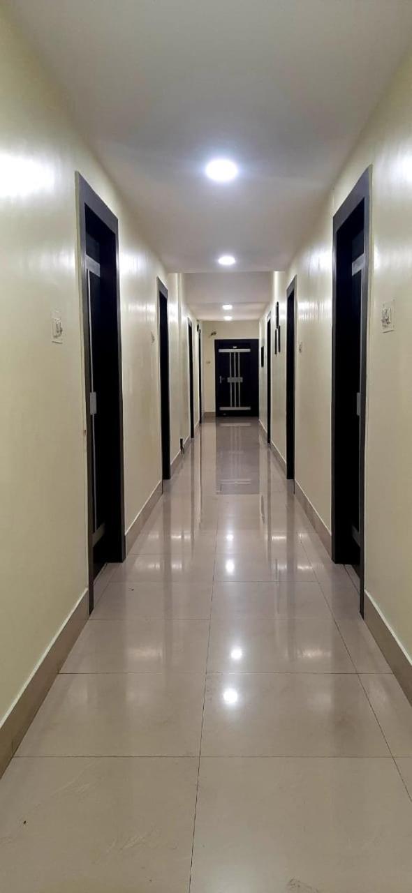 Hotel The Avenue Gamharia Esterno foto