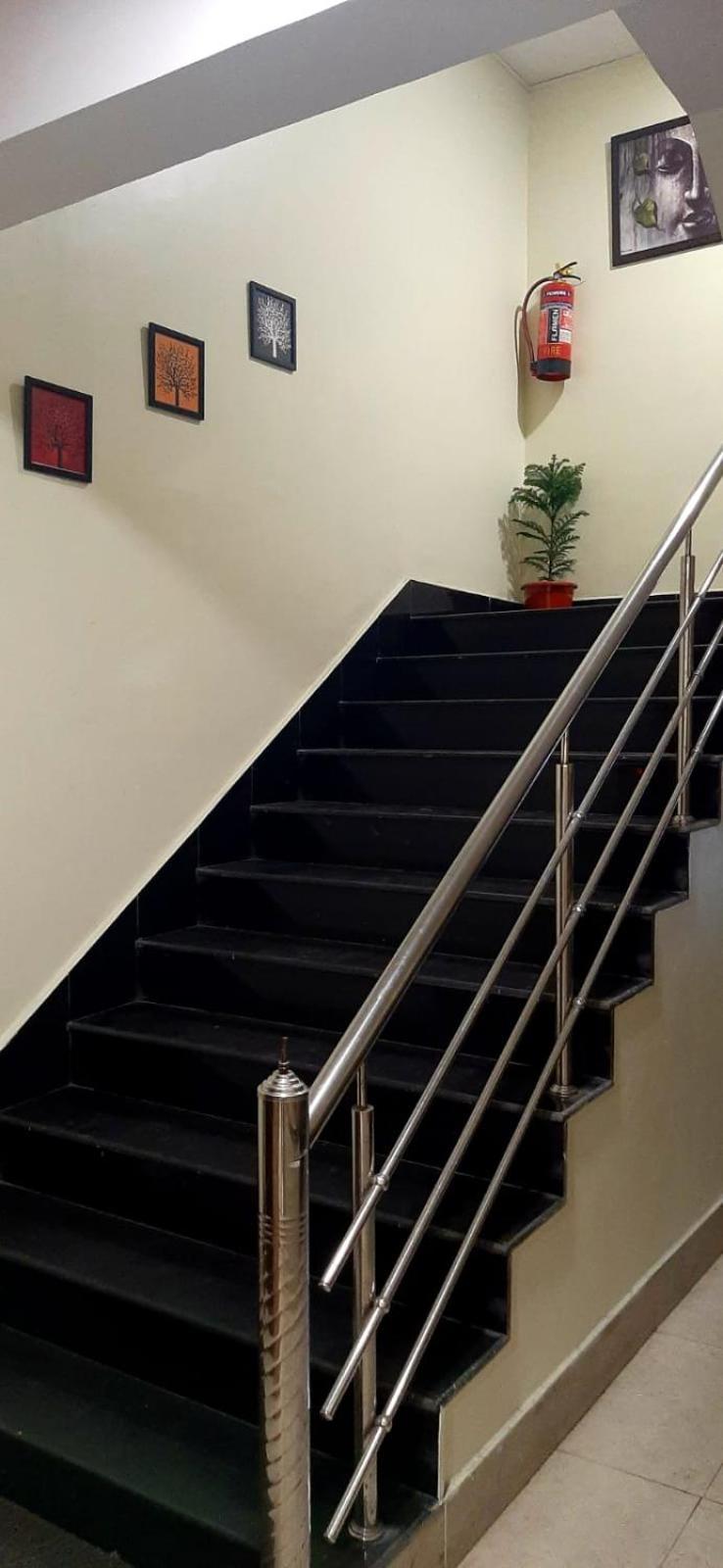 Hotel The Avenue Gamharia Esterno foto